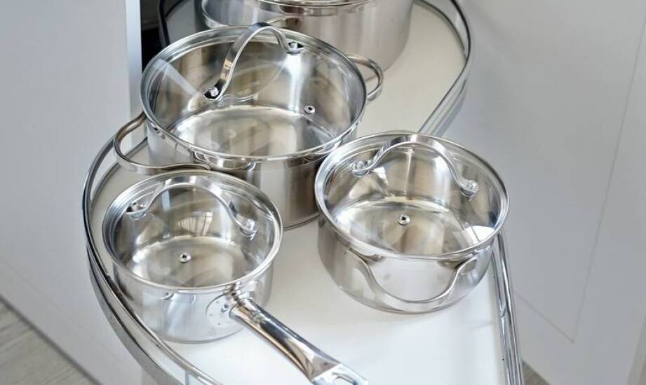 Funkcjonalne rozwiązania dla kuchni – kosze cargo w praktyce