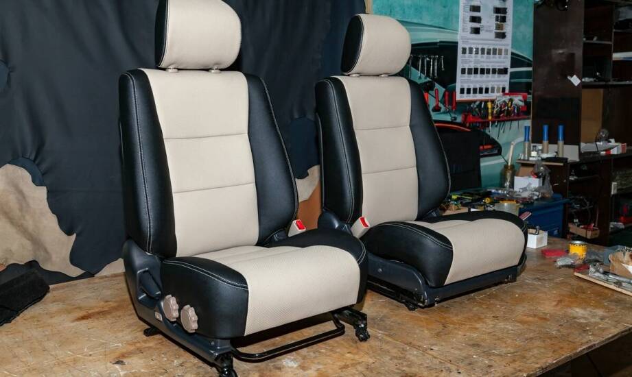 Jak techniczne hokery wspierają efektywność pracy w różnych sektorach?