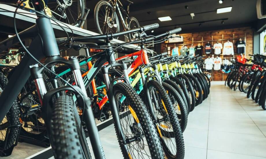 Porównanie cen i jakości różnych modeli rowerów górali