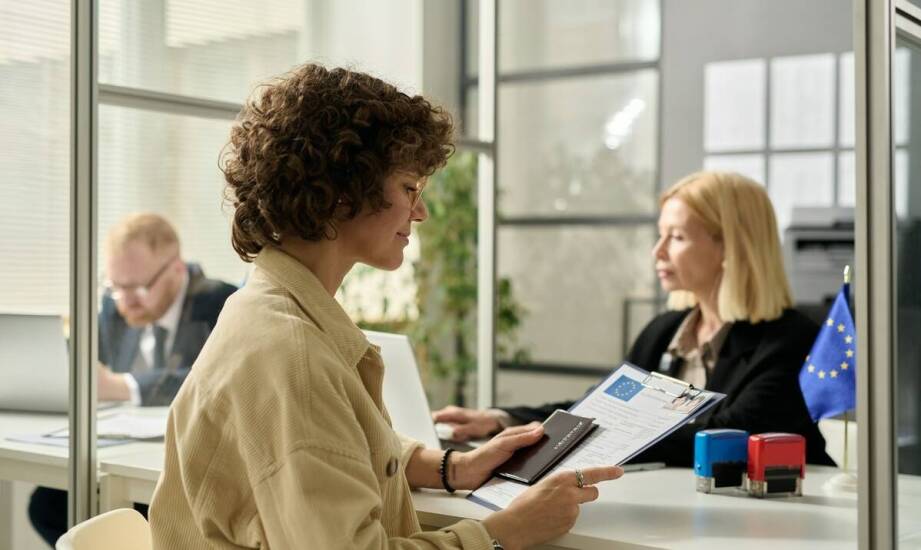 Dlaczego warto zlecać prowadzenie pracowniczej dokumentacji zewnętrznej firmie?