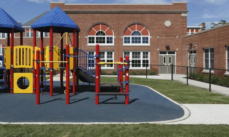 Zakładanie zielonych terenów przy szkołach – jak stworzyć przestrzeń do nauki i zabawy?