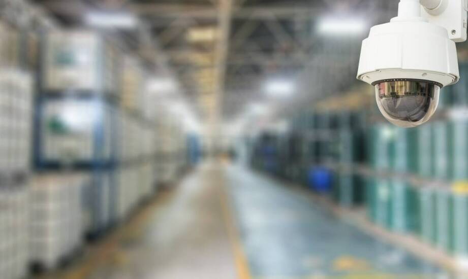 Jak system alarmowy zwiększa bezpieczeństwo towarów przechowywanych?