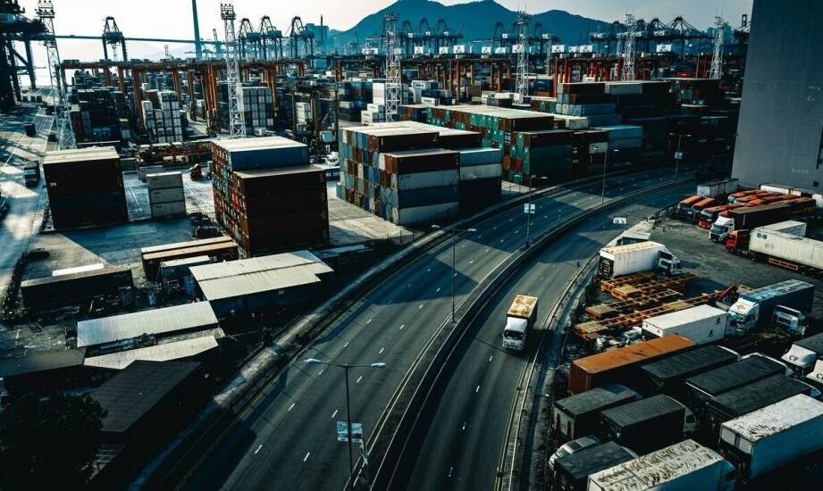Innowacyjne podejście do transportu kontenerów – przyszłość tej branży