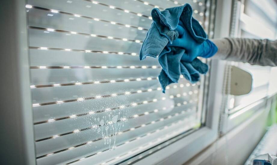 Czyszczenie żaluzji a ochrona przed alergenami w biurze