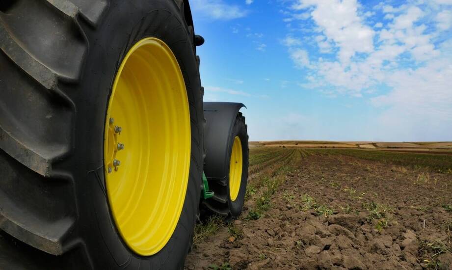 Rola opon 420 70R24 w optymalizacji pracy ciężarowych maszyn