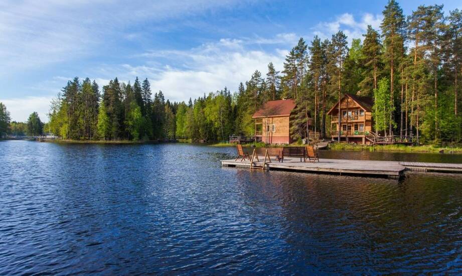 Letnie kolonie nad jeziorem w Wielkopolsce – oferta noclegowa