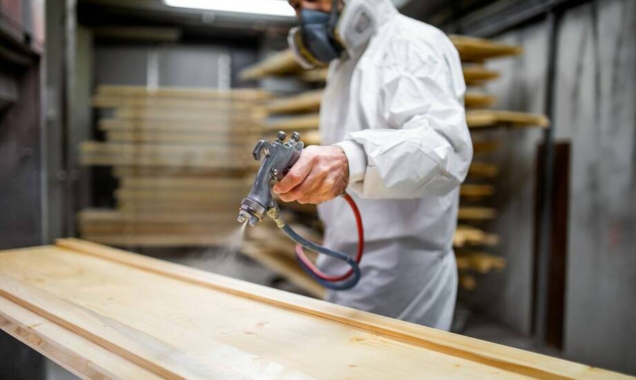 Jakie korzyści przynosi impregnacja drewna w tartaku w mazowieckim?