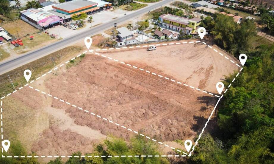 Jakie znaczenie ma dostęp do mediów przy wycenie działki w Warszawie?