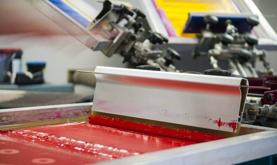 Rola sitodrukowych farb w tworzeniu trwałych nadruków dla branży automotive