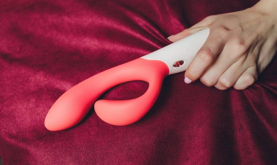 Waginalne dildo jako element gry wstępnej – jak wprowadzić je do sypialni?