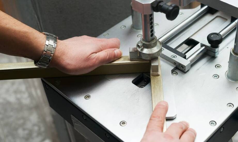 Wpływ precyzyjnego montażu na trwałość mebli na wymiar