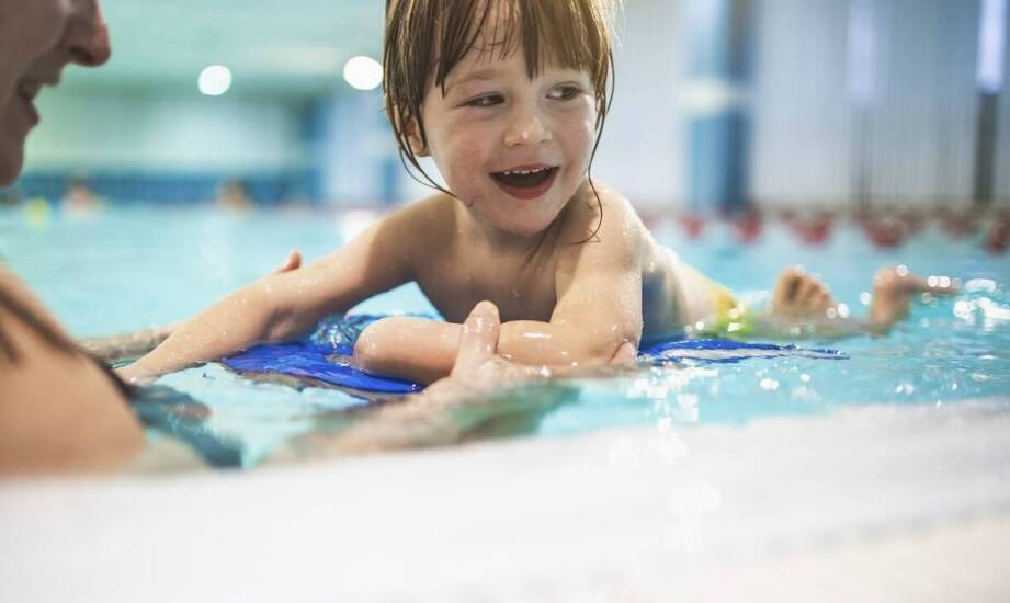 Jakie techniki stosujemy, aby dzieci czuły się komfortowo w wodzie?