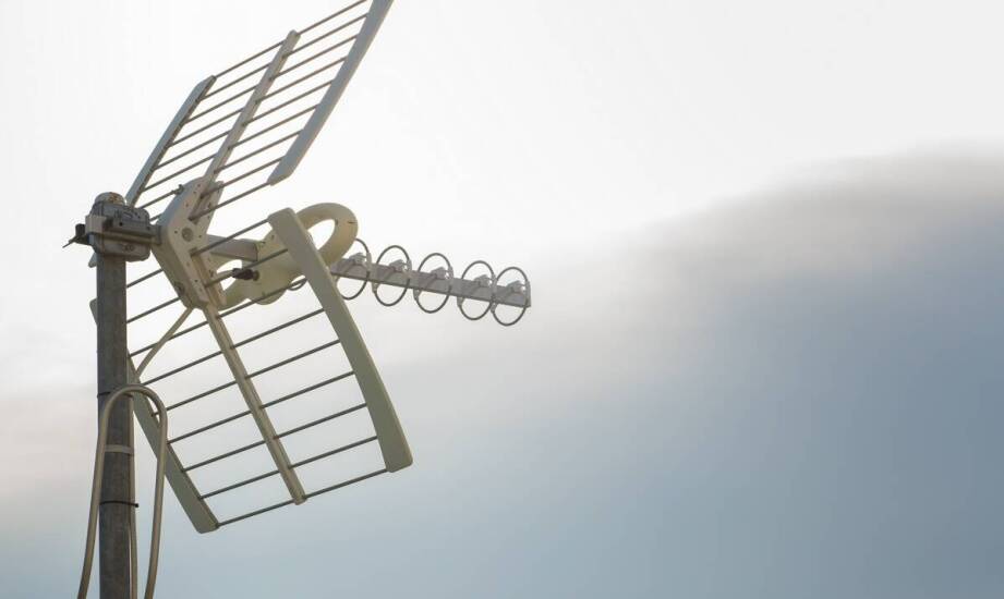 Jakie korzyści niesie instalacja zewnętrznej anteny radiowej?