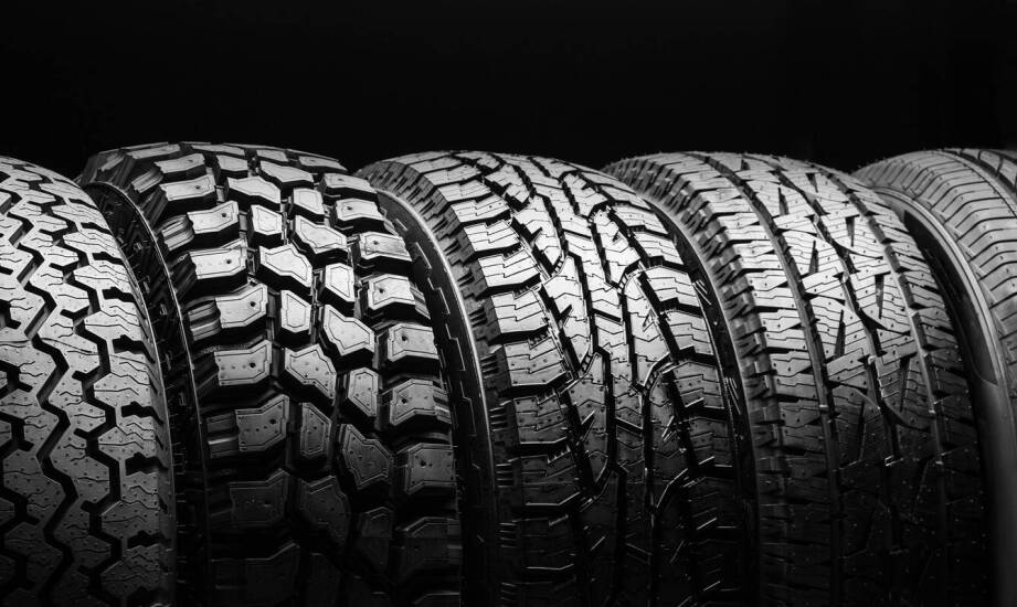 Porównanie różnych modeli opon do ładowarek pod kątem ich wytrzymałości