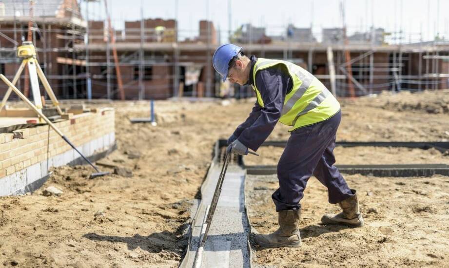 Odkopywanie fundamentów – kluczowa rola w procesie izolacji budynku