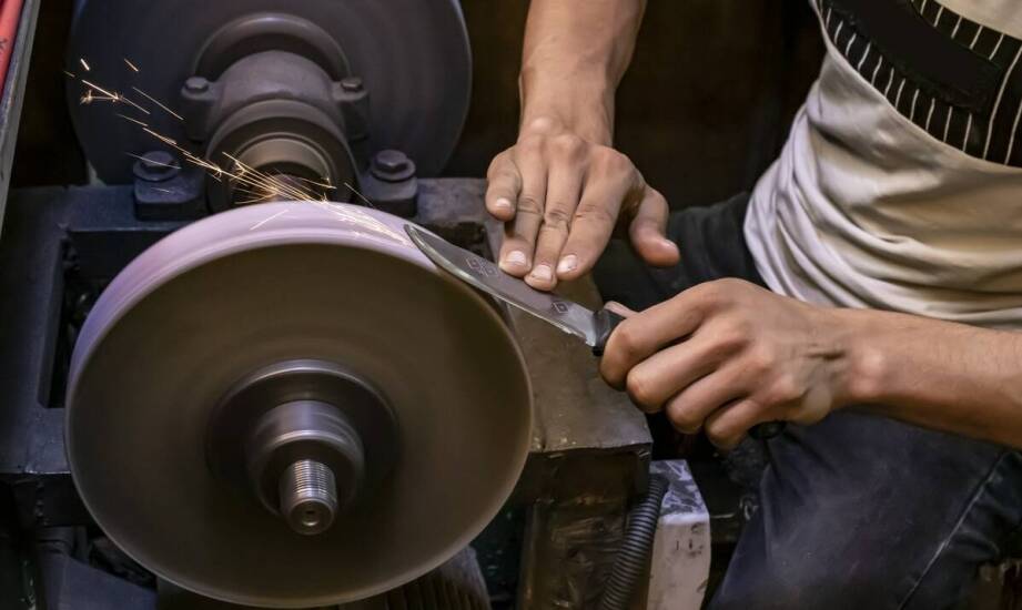 Profesjonalne ostrzenie tarczowych frezów do drewna: co warto wiedzieć?