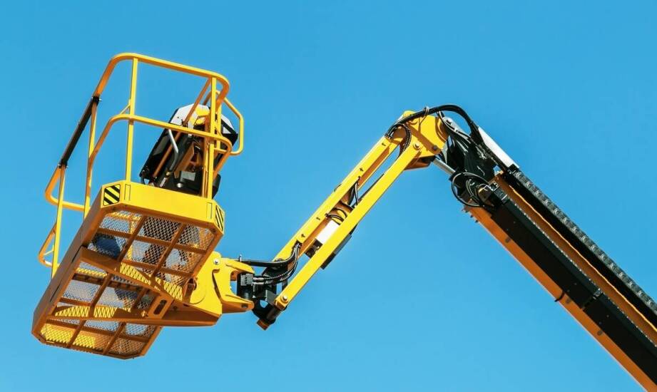 Jakie są najczęstsze wyzwania przy wynajmie koszowych podnośników i jak je pokonać?