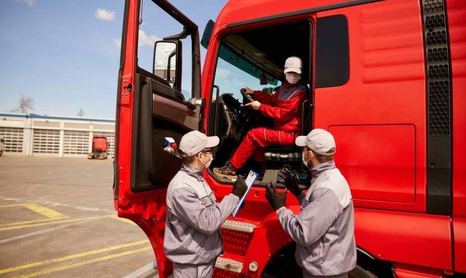 Jak ekspresowy kurs prawa jazdy wspomaga rozwój umiejętności zawodowego kierowcy?