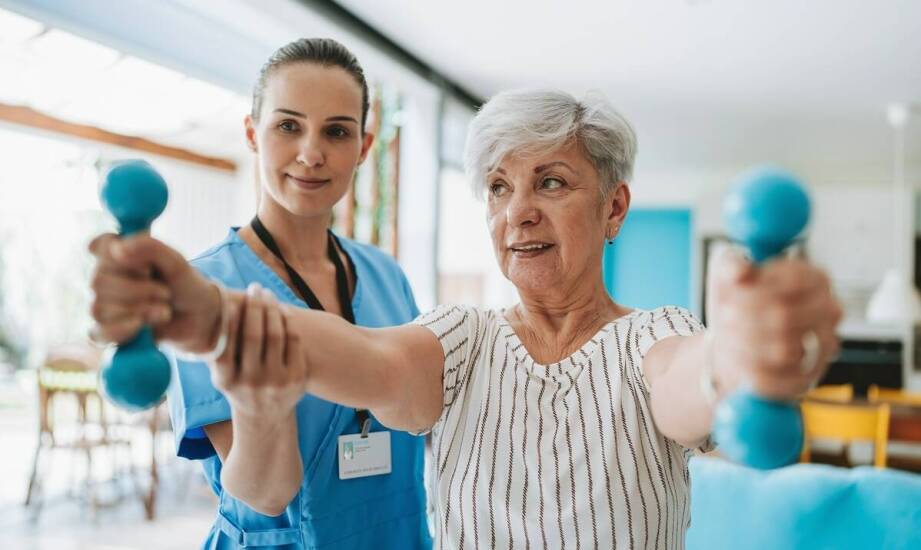 Domowa rehabilitacja dla pacjentów geriatrycznych: jakie metody są najskuteczniejsze?