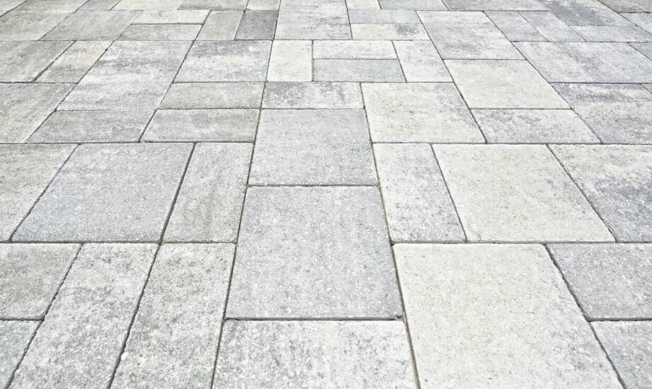 Jak różnorodność materiałów wpływa na wybór kostki brukowej do przestrzeni miejskiej?