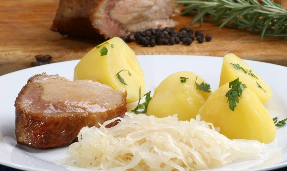 Tradycyjne dania na specjalne okazje – co proponujemy w cateringu?