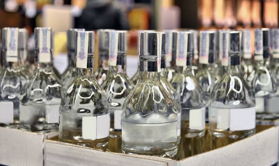 Etykiety na wódkę: jak zapewnić trwałość i odporność na wilgoć?