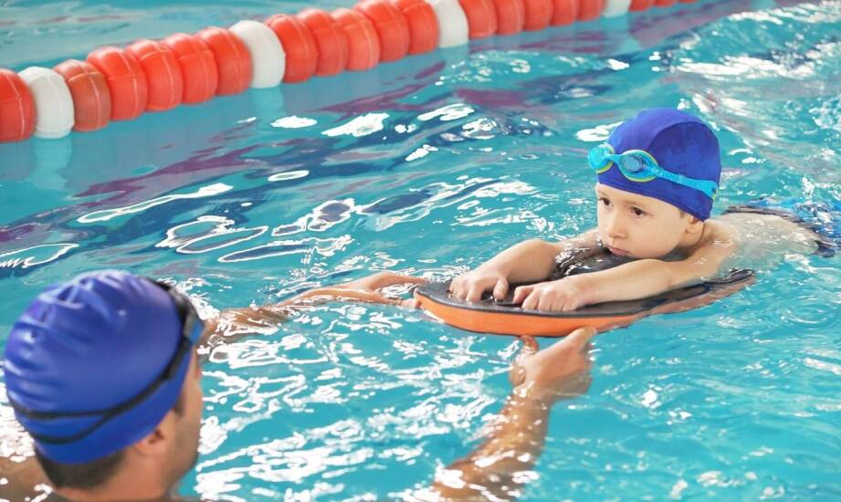 Jakie są najczęstsze obawy dzieci przed nauką pływania i jak je pokonać?