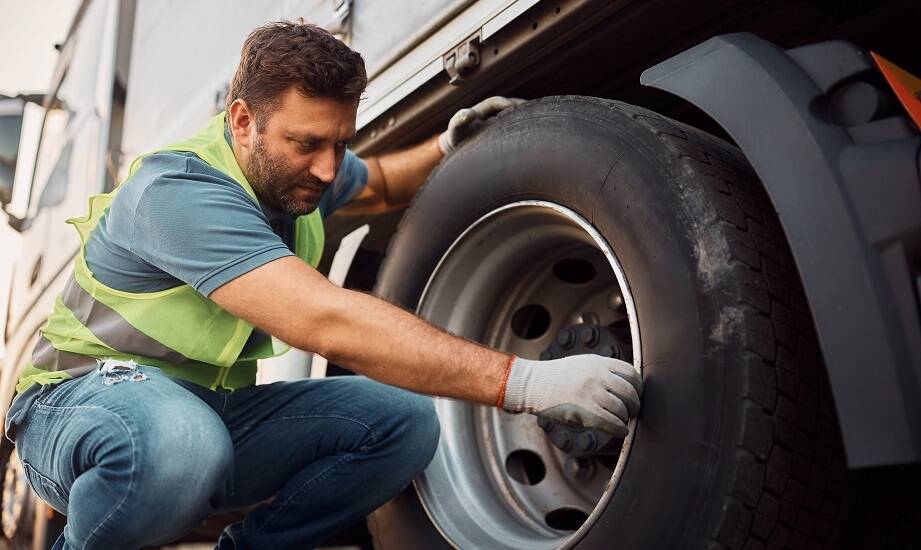 Mobilny serwis opon jako wsparcie dla dynamicznie rozwijających się firm transportowych