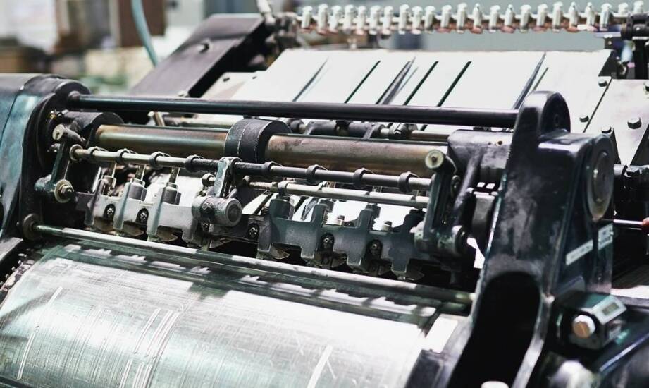 Jakie są kluczowe zalety stosowania nowoczesnych materiałów w częściach do maszyn poligraficznych?