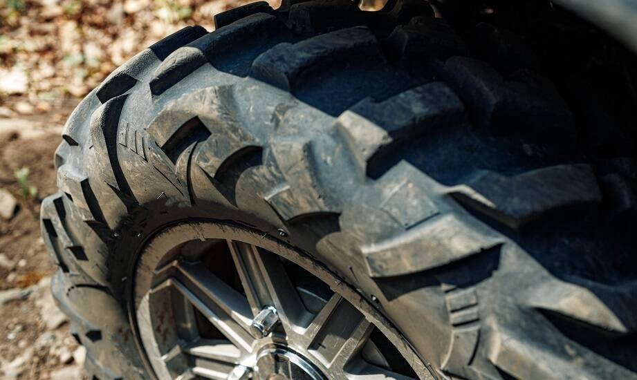 Jakie innowacje oferują ciężarowe opony do pojazdów Off road?