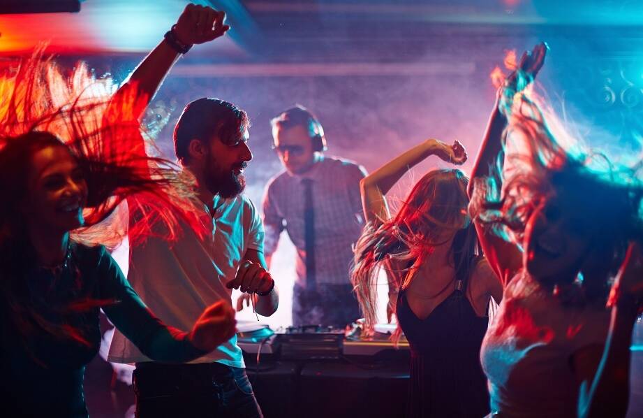 Wyjątkowe muzyczne doznania w klubach muzycznych: co oferujemy miłośnikom sztuki?