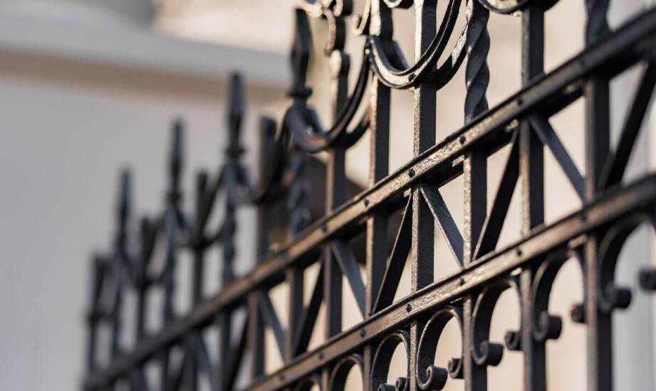 Kute ogrodzenia – tradycja w nowoczesnym wydaniu