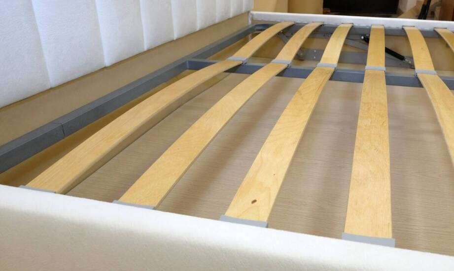 Bezpieczne młodzieżowe łóżko – na co zwrócić uwagę przy zakupie?