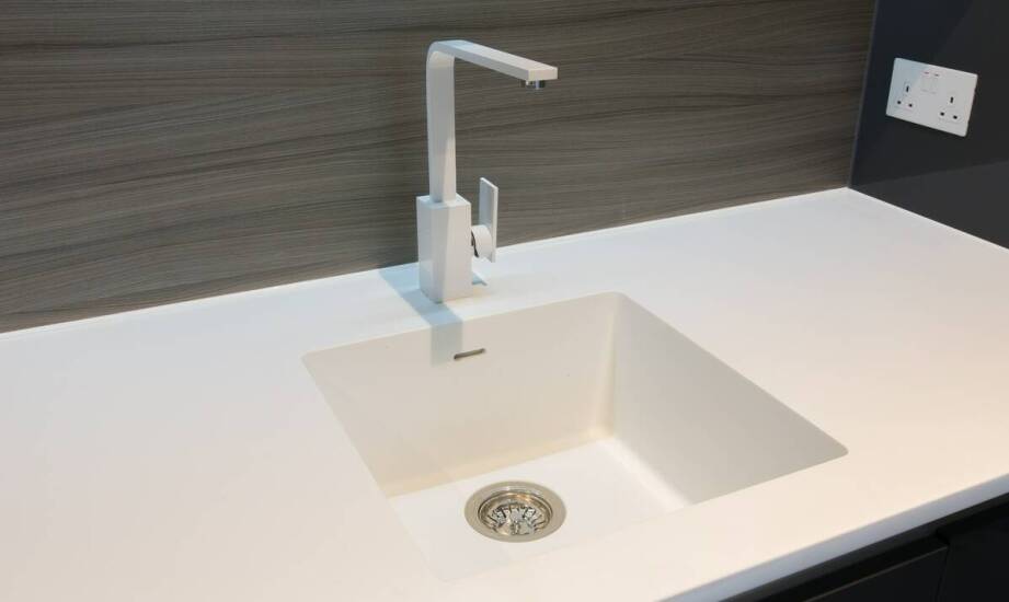 Jak dopasować kształt zlewozmywaka do stylu aranżacji w kuchni?