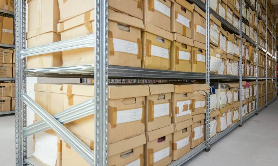 Jak używane sklepowe regały mogą wpłynąć na organizację towarów?