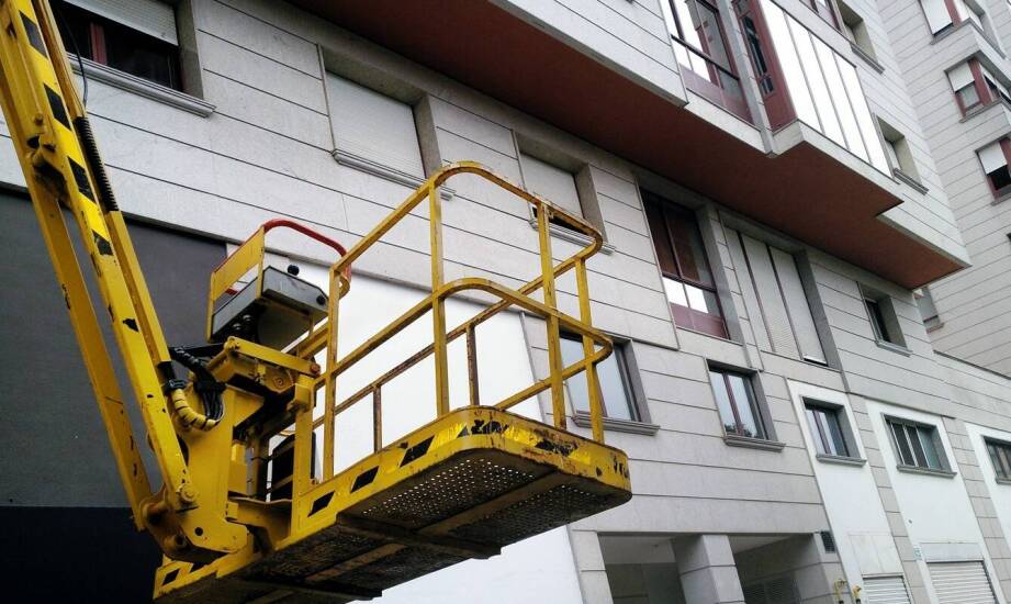 Zewnętrzna winda budowlana – jak optymalizować koszty instalacji?