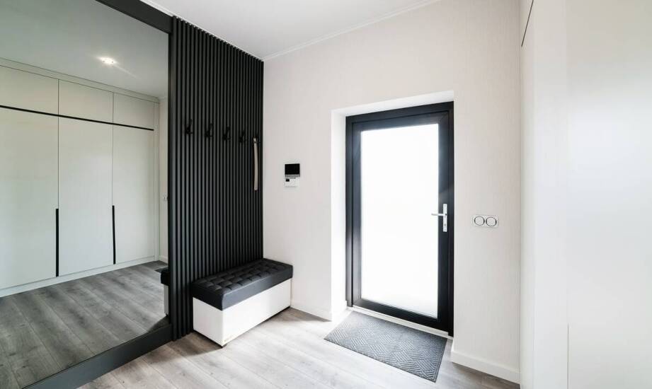 Szafa do przedpokoju jako kluczowy element aranżacji wnętrza.