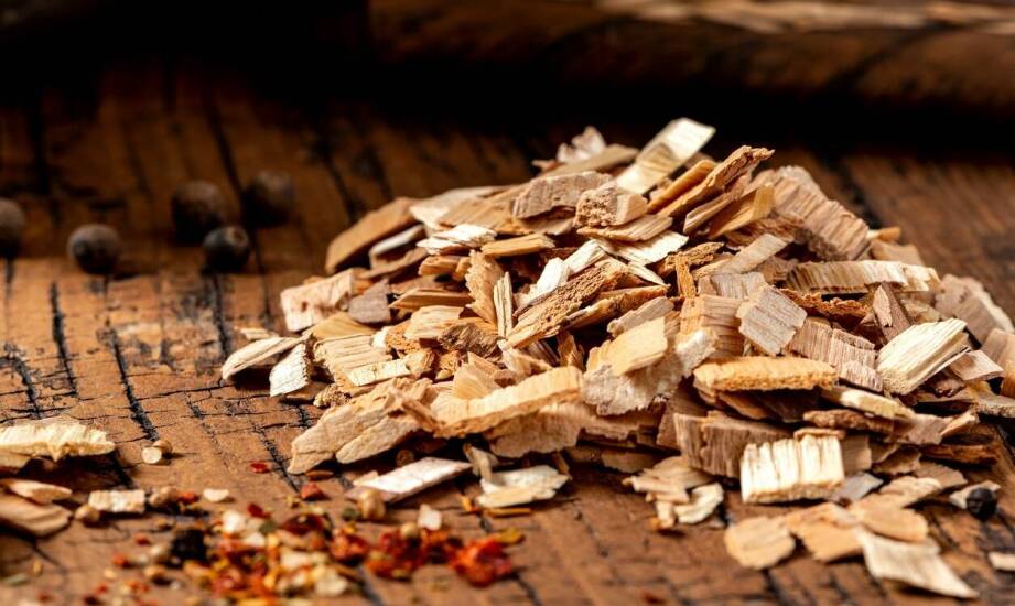Naturalne drewniane wióry - jakie gatunki wybrać do autentycznego smaku