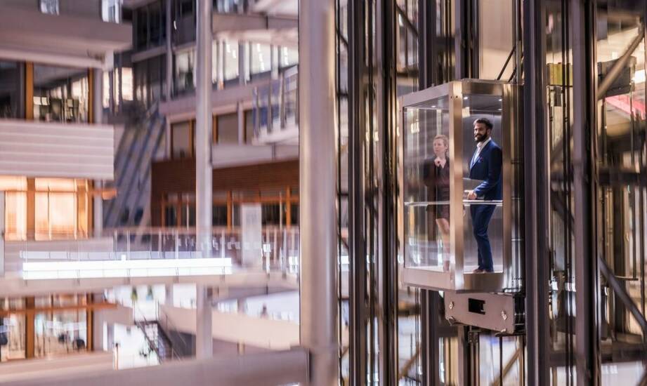 Jakie są zalety inwestycji w zewnętrzną windę dla firm?