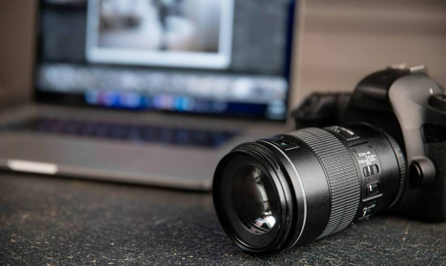 Jak efektywnie korzystać z miniaturowych szpiegowskich kamer w firmach?