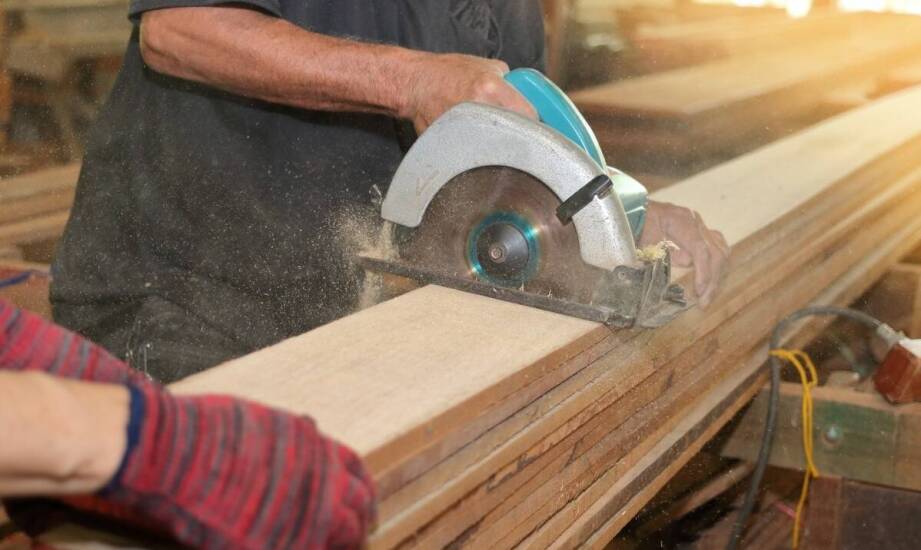 Jakie są zalety korzystania z profesjonalnych ręcznych pił w przemyśle drzewnym?