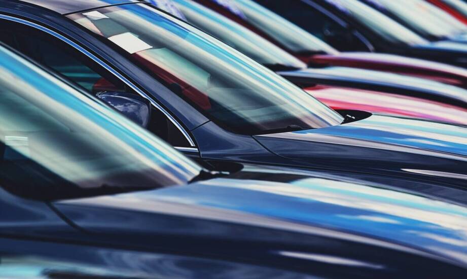 Jak różnorodność bocznych szyb wpływa na bezpieczeństwo i estetykę pojazdu?