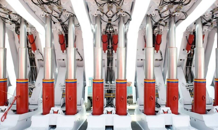 Jakie są korzyści z zastosowania wielkogabarytowych siłowników?