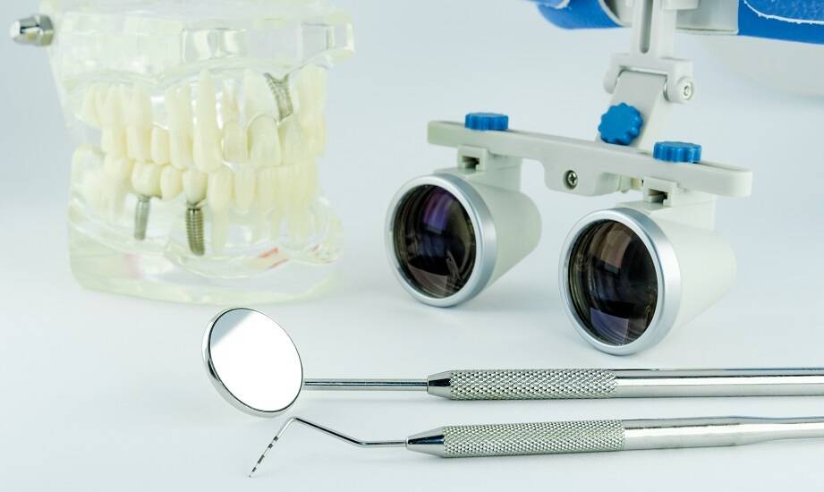 Zastosowanie mikroskopów i lup w leczeniu stomatologicznym