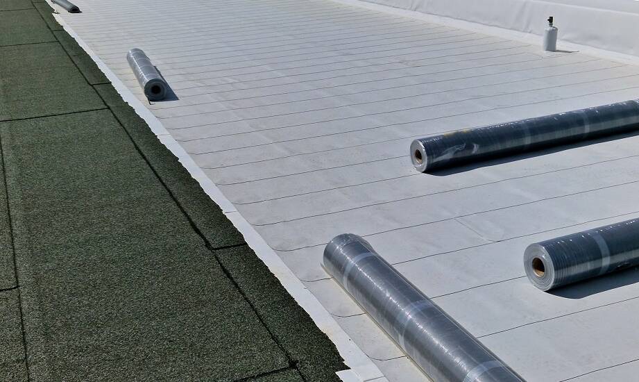 Estetyczne aspekty membranowych dachów: jak wpływają na wygląd budynku?