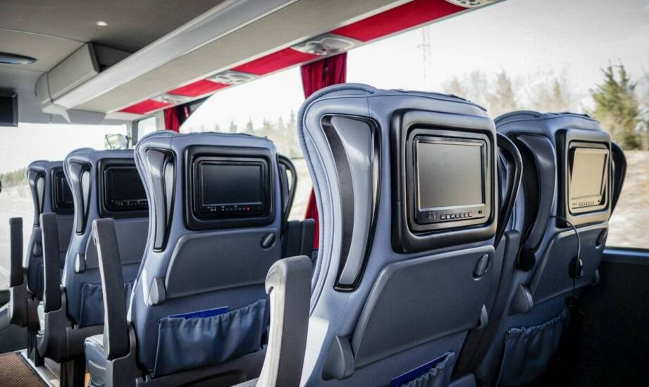 Udogodnienia dla pasażerów w międzynarodowych busach na trasie