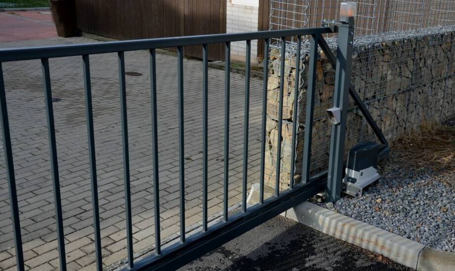 Wykorzystanie automatyki bram w kontekście zwiększenia bezpieczeństwa na posesji