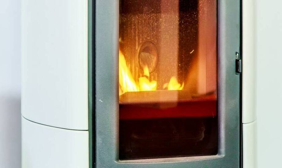 Jakie są różnice między różnymi typami kominkowych wkładów?