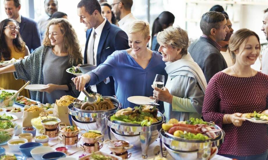 Jak przygotować idealne weselne menu dla gości z różnych regionów?