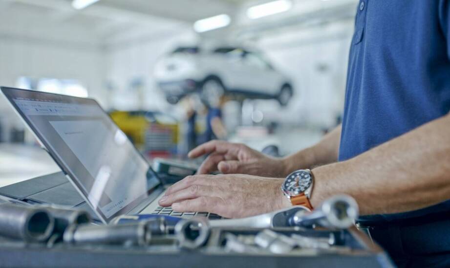 Jak nowoczesne narzędzia wspierają proces naprawy skrzyń biegów?